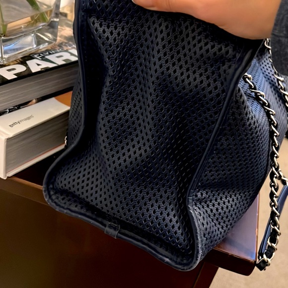 Chanel up in the air bag - Picture 3 of 6